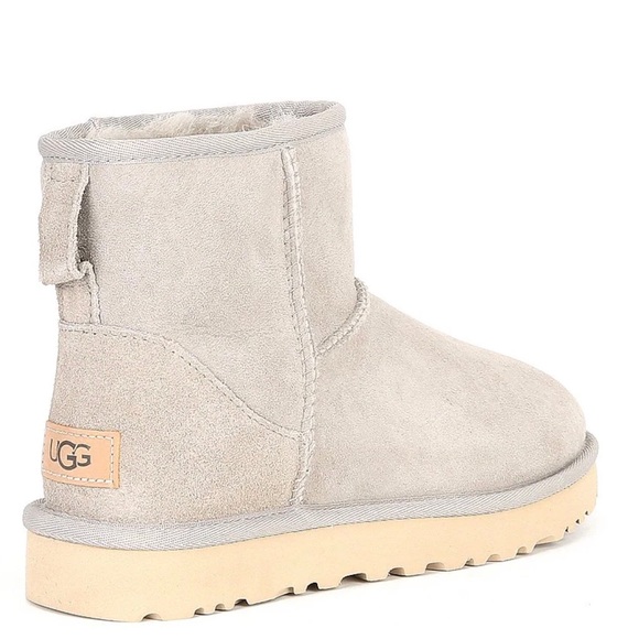 NIB Giftable - UGG Classic Mini II - Picture 3 of 5